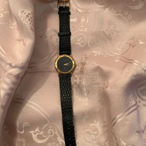 SALE! Vintage GUCCI - 3100J Swiss Quartz Watch. Black & 18K Goldplate - Picture 5 of 10